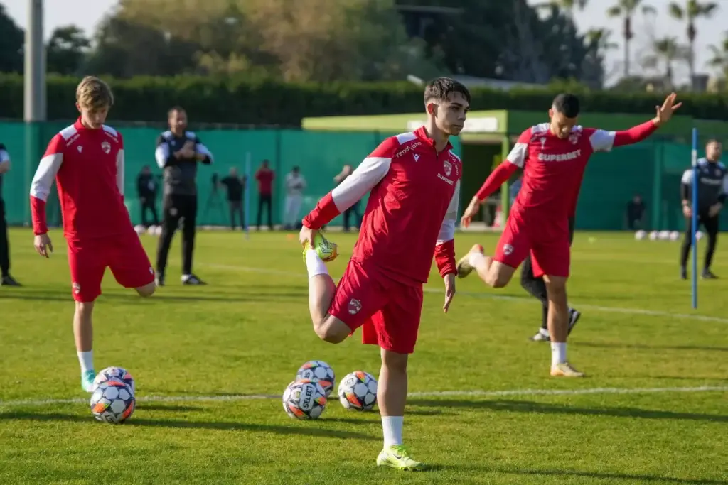 academia de fotbal fc dinamo 1 67fc292b7c490 1024x683