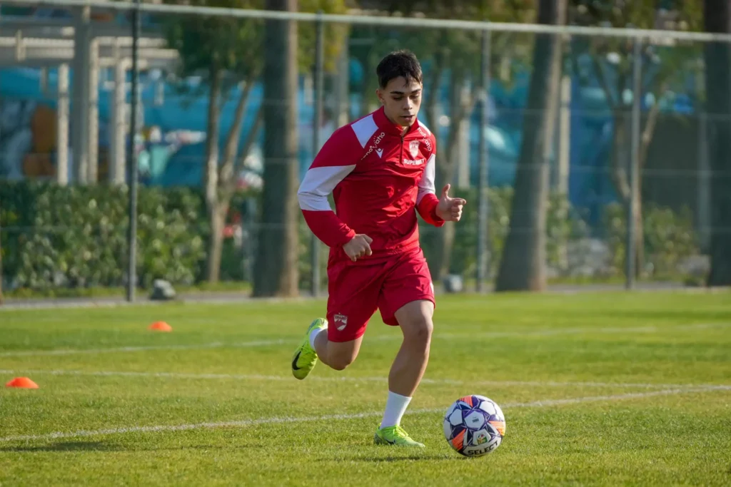 academia de fotbal fc dinamo 2 67fc292bacde0 1024x683