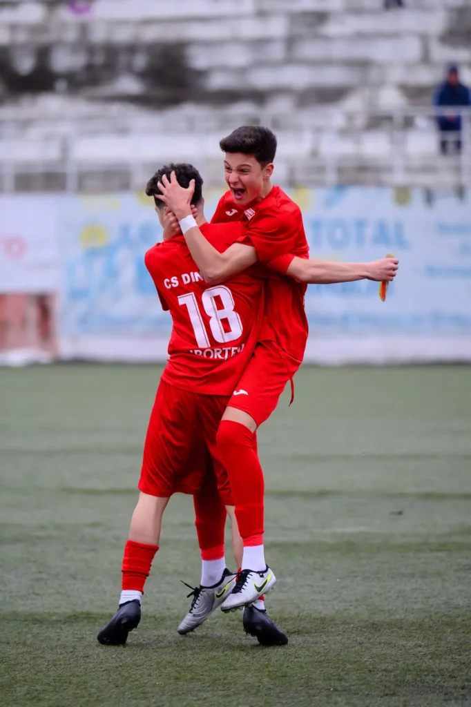 cs dinamo 3 67fc241224f6a 682x1024