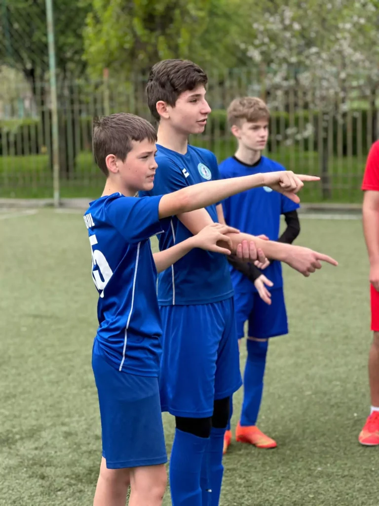 fc juniorul 5 67fea2e4ea4d1 768x1024