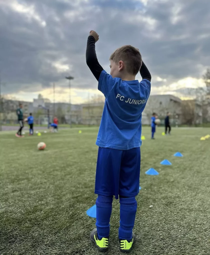 fc juniorul 67fea2dcec58e 841x1024