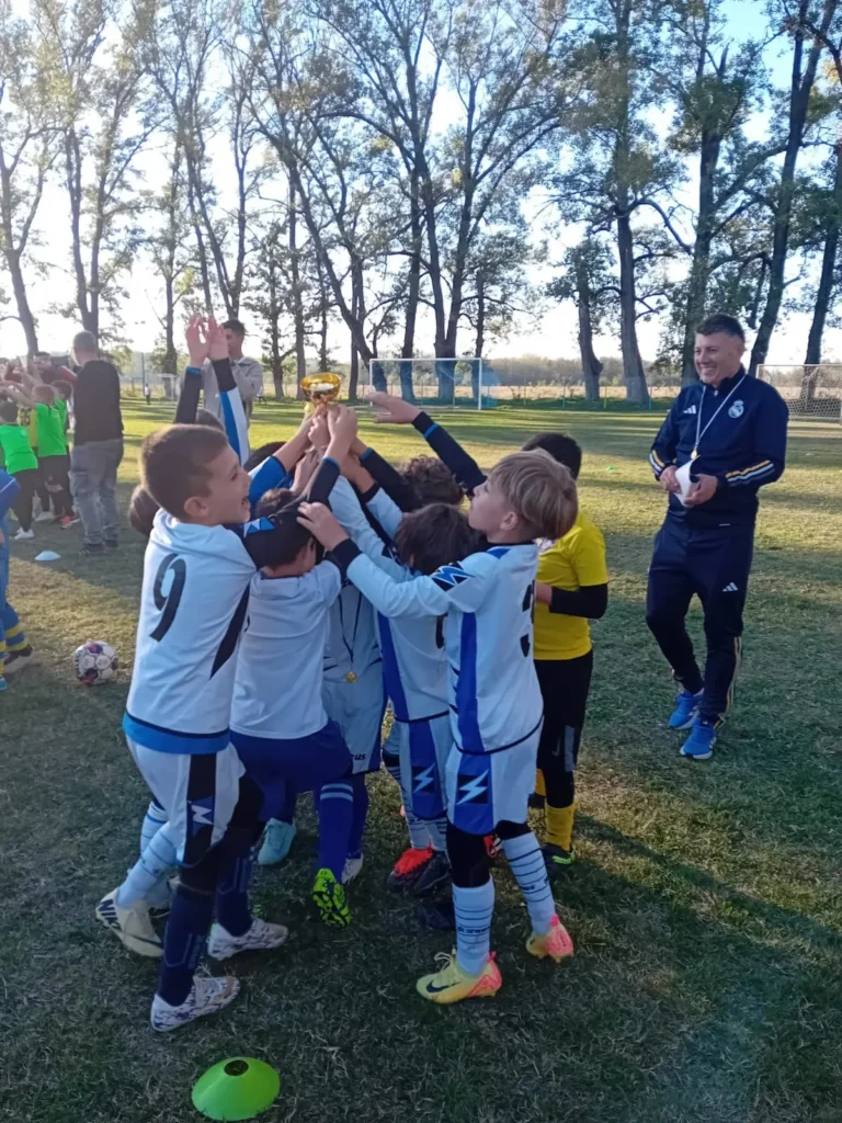 AcademiadeFotbalFieni 2 768x1024