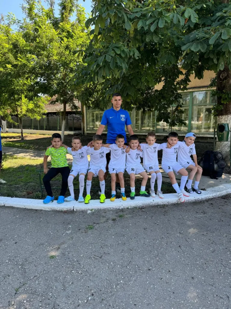 FRONTIERADROBETA 3 768x1024